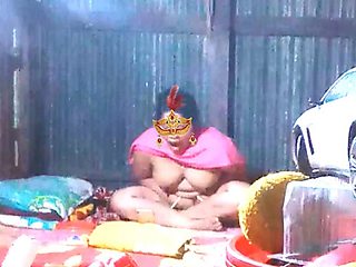 Desi village aunty show her big boobs and body.