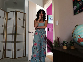 Size Queen House Sitter