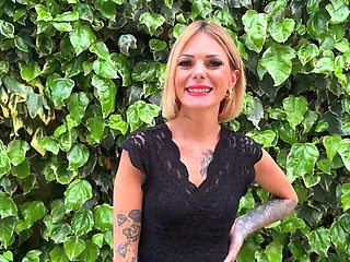 Stella fantasized about La Meute! - Jacquie et Michel TV