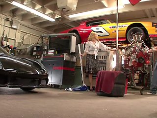 Takes Ride On Dick In Garage Waiting Room - Julia Ann