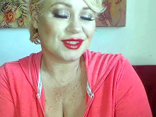 Amateur blonde with big boobs masturbates cam