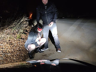 Slutmomhappiness Breaks Boundaries in Outdoor Pissing