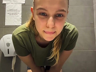 Extreme Squirt. Big Ass Sit on the Cam