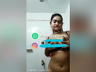 Today Exclusive- Horny Desi Chick Shows Her Boobs And Pussy