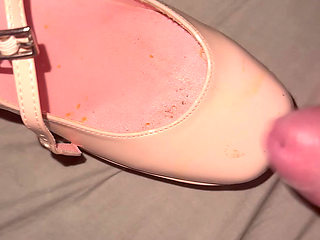 Cum on pink heels