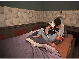 シーンスの上からtンマ責めされて気持ちよくなった人妻は騎乗位て自ら腰を振る