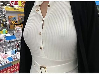 個人撮影巨乳熟女にヒタッと白ワンヒてノーフラ散歩お買い物ホッチか Japanese/hentai/asian/milf/step Mom/big Tits/日本人/熟女/巨乳/素人/潮吹き