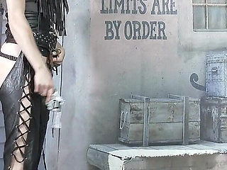 Victoria Daniels - 404 - Photoshoot Backstage