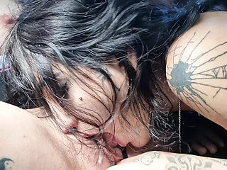 Two Lesbian Hitchhikers Give Me a Double Blowjob and Standing Fuck Outdoor