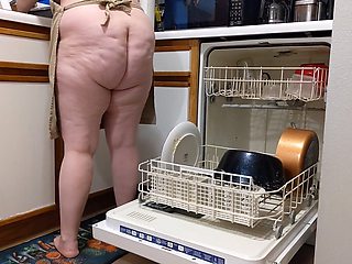 Big Butt MILF Loads the Dishwasher