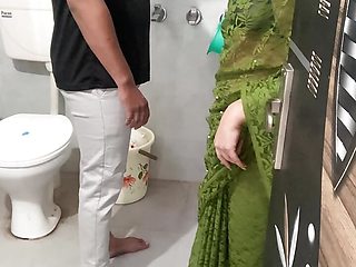 Plumber Ne kaha Bhabhi Apki jaisi Aurat ka to mai Pura Paani Pee jaau agar saath do