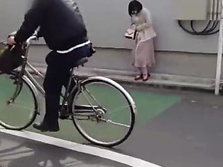 Public Ripple - a Sensitive Cutie Shows Her No-hands Trick on a City Acme Walk Chapter-1