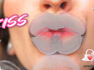 Creamy Silver Melting Kiss Close up