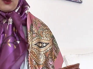 Stepaunt's New Satin Scarves Turn You on! Lady Victoria Valente