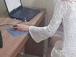 Housewife Greets Internet Technician Dressed in Revealing Clothes!