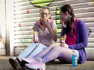 Two girls with tight bodies choose to fuck each other