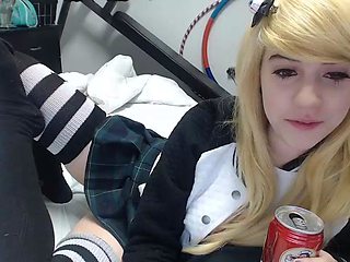 Amateur Webcam Cute Teen Plays Solo with Big Dildo