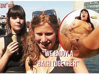 Lindsey & Blake Take A Sexy Bath Together