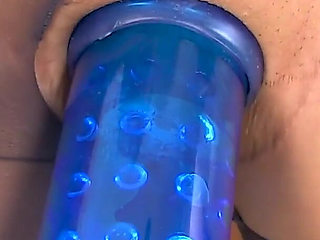 English MILF Nicole Dupapillon Vacuum Pumps Her Pussy Lips to Huge Proportions