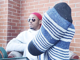 Toe wiggling and sole crossing (2025)