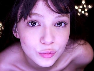 Amateur webcam babe showing her sexual goods