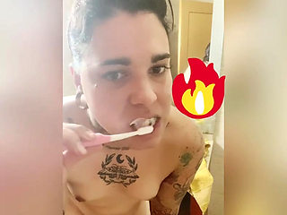 Brushing my teeth naked after taking a shower