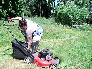 Strong Wife Workday - Strong BBW Uses Her Man as Leg Press After Mowing the Lawn