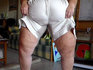 Jen is peeing it all in her shorts