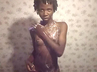 Bath Time with Dwuxxx