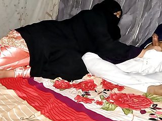 College Muslim hijab girlfriend ko Ghar la k choda. Unsuccessful anal , Hindi audio