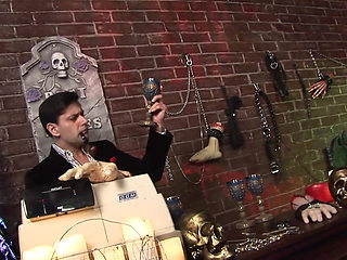 Pretty blonde babe enjoyed threesome action