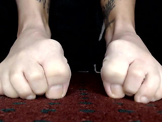 Long Toes Wiggling Toes