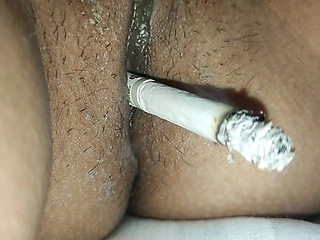 hindi neha 1st time samoking in pussy