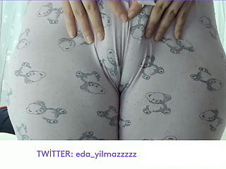CAMELTOE- MASTURBATE WITH PAJAMAS- RUBBING PUSSY WITH PAJAMAS