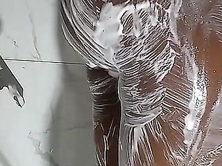 Sucking a Big Dick in the Shower, I Got Really Excited and Asked Him to Fuck Me.