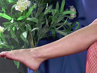 Tattooed big ass mature in sexy red lingerie takes cock in her shaved cunt on casting