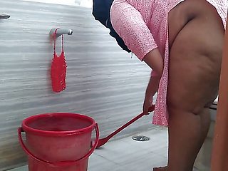 Saudi sexy big butt maid takes off her pajamas & cleans the bathroom when owner comes in & roughly fucks her - Huge cum