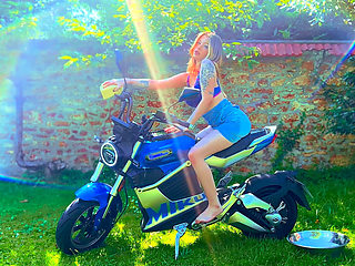 Motorcycle Pussy Rub Wet Tease & Orgasm