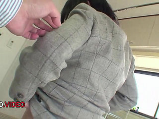 Mature Kiyoe Majima Pleasures Her Hairy Pussy with a Vibrator