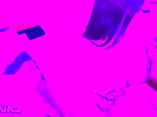 Latina de bunda grande dando e levando gozada na cara em