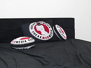 Thick MILF Queen Rogue Gets Nasty for a Live Show