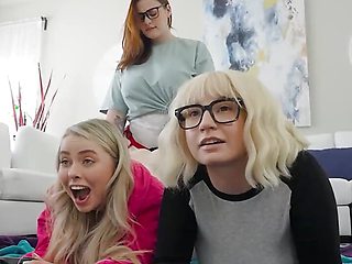 Gamer Girls Haley Spades, Abigaiil Morris & Cara May Share A Strap On In The Living Room - REALITY KINGS