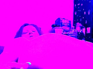 Amateur brunette double toying on webcam