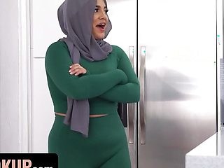 Hijab Hookup - Sexy Muslim Teen Live Out Her Deepest Fantasies With Her Hot StepUncle