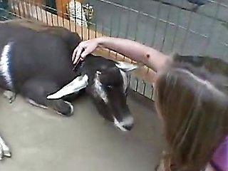 Teen does some solo heavy petting