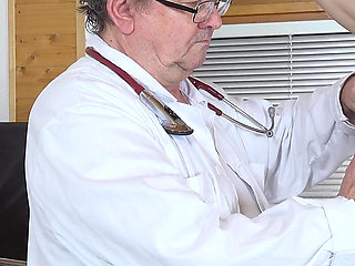 Vaginal Temperature Measurement of Hot Skinny Mature Gwen Cortez