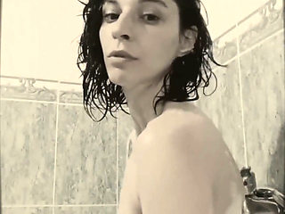 A Delightful Mid-afternoon Bath