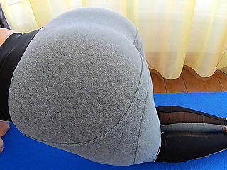 Check Out How I Do Yoga in My Form-fitting Leggings