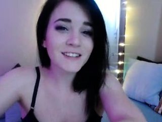 Brunette amateur webcam babe pleases pussy