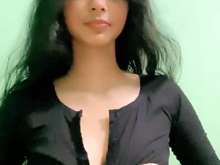 Desi Girl in Desi Dress Showing Her Tits